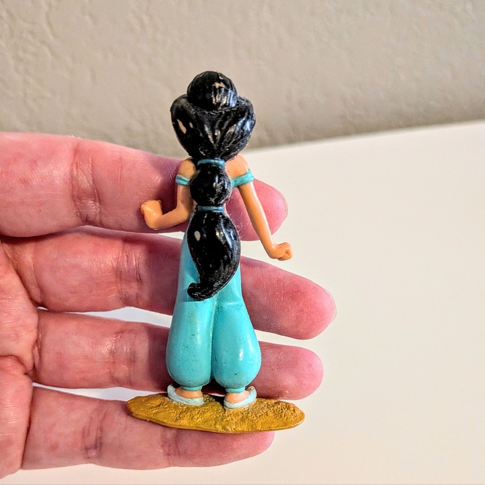 Disney Aladdin and Jasmine Figurine Collection - Picture 10 of 16